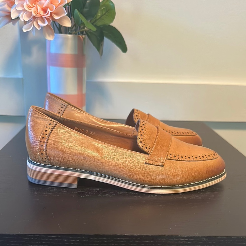 Classic Tan Leather Loafers for Women Size 8 / 39 CN